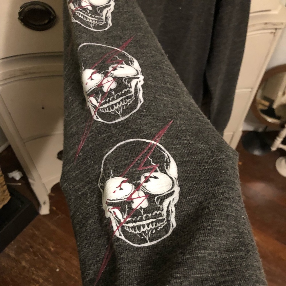 Blue Buttercup Crew Neck Sweatshirt With Skull Graphic L. - Picture 2 of 10